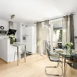 Cozy Karpia 17 With Terrace In By Renters شقة