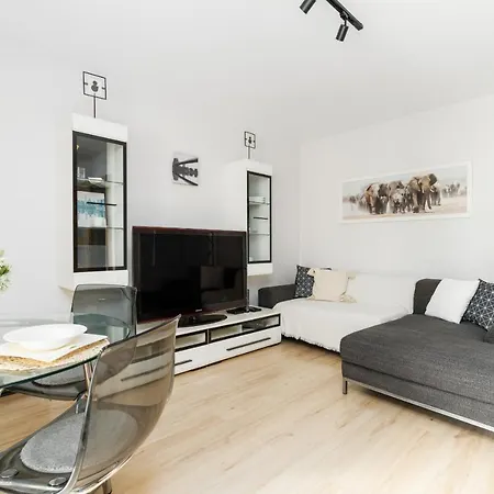 Cozy Karpia 17 With Terrace In By Renters Appartamento Poznań